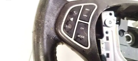 Steering wheel buttons/switches
