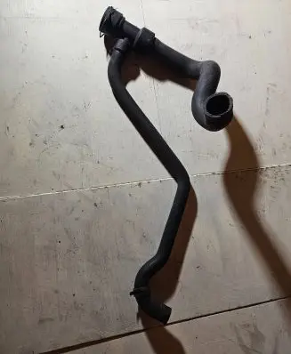 Volkswagen PASSAT B5 Engine coolant pipe/hose 8D0121055F