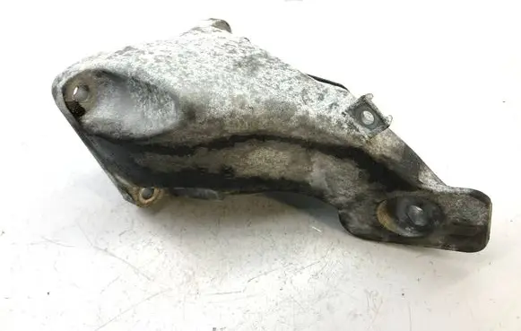 BMW 5 E60 E61 Engine mounting bracket 6777056 K3172