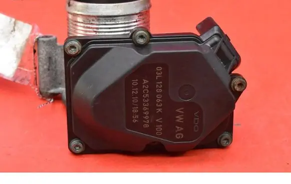 Volkswagen PASSAT B6 Throttle body valve 03L128063K