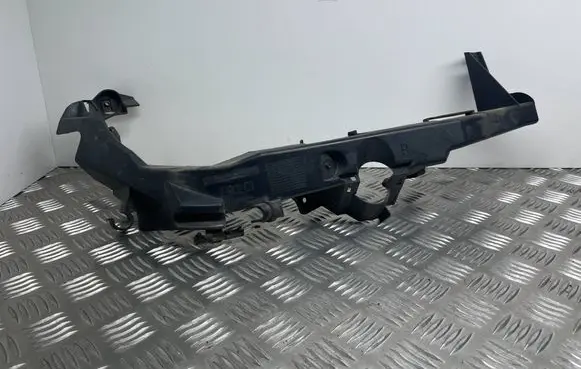 BMW 3 E90 E91 Headlight/headlamp mounting bracket 7138402