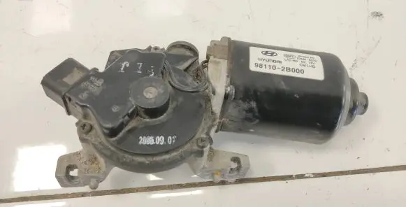 Hyundai Santa Fe Wiper motor 981102B000