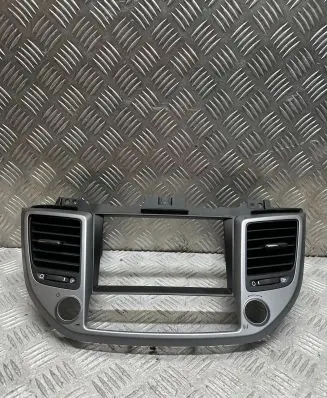 Hyundai Tucson TL Dash center air vent grill 84740d7900