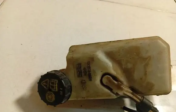 Volvo V50 Brake fluid reservoir 03350886561