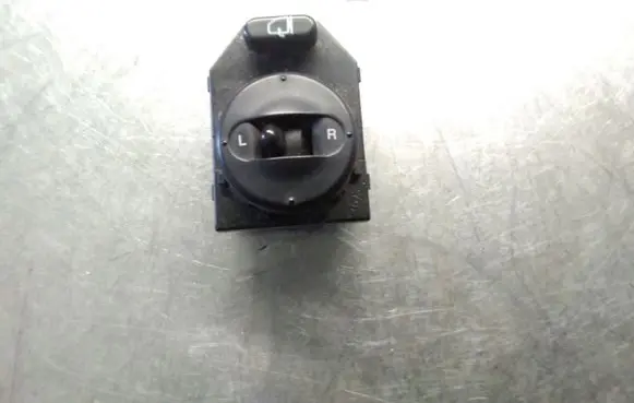 KIA Sorento Wing mirror control module 050110