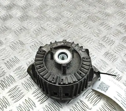 Engine mount bracket