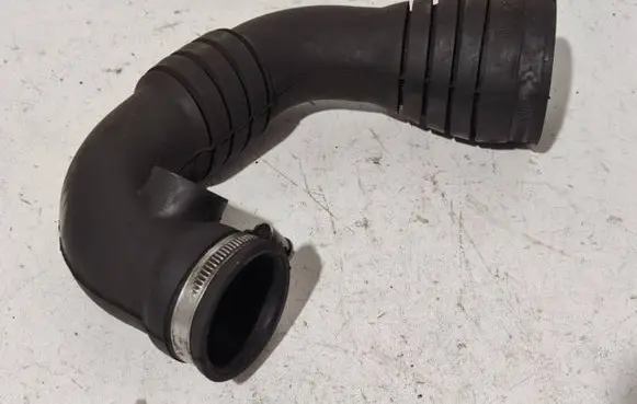 Volkswagen PASSAT B5 Intercooler hose/pipe 8D0129615A