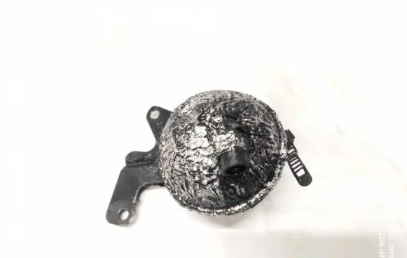 Volkswagen PASSAT B5 Vacuum air tank 054129808