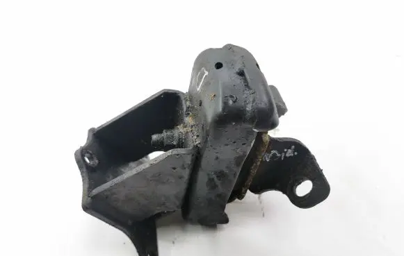 KIA Sorento Engine mount bracket