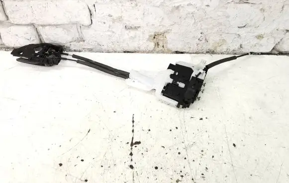 Hyundai ix35 Front door lock 813102Y000