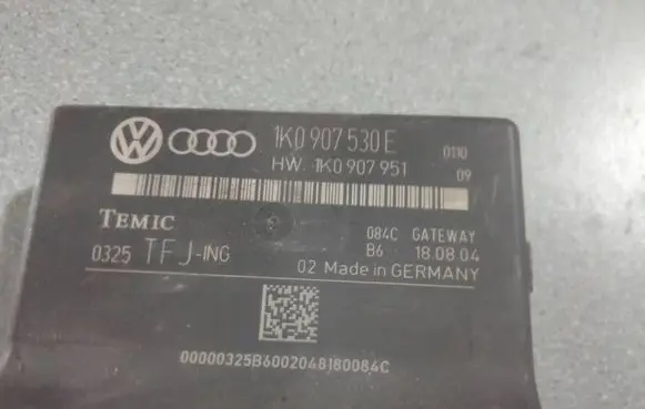 Volkswagen Touran I Gateway control module 1K0907530E 0325 1K0907951
