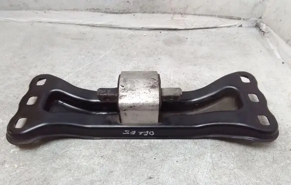 Mercedes-Benz C W204 Gearbox mount A2042422501