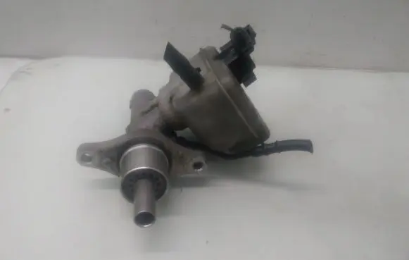 Volkswagen Touran I Master brake cylinder 1K1611301