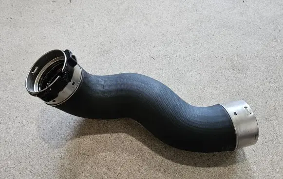BMW 6 F12 F13 Intercooler hose/pipe 8516509