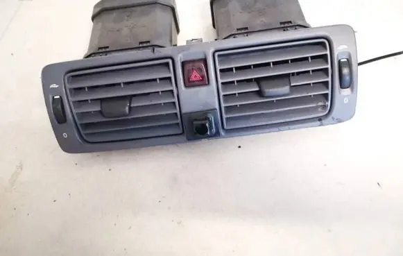 Volvo V50 Dash center air vent grill 30722777 y01145p