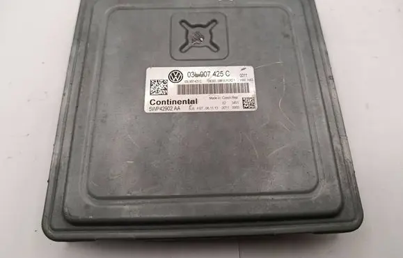 Volkswagen Golf VI Engine control unit/module 03L907425C 5WP42902AA
