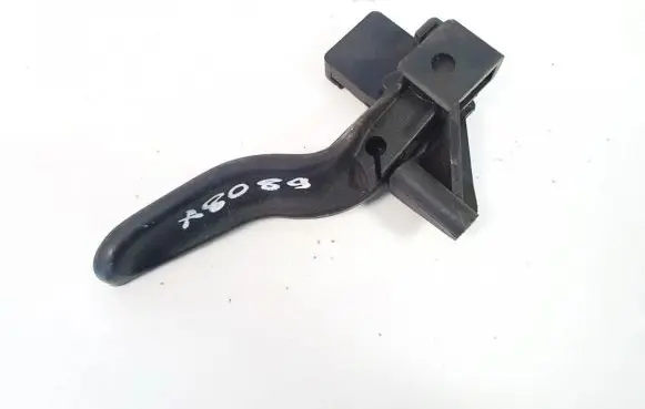 Opel Zafira A Engine bonnet (hood) release handle