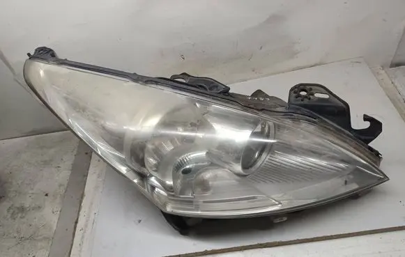 Peugeot 5008 Headlight/headlamp