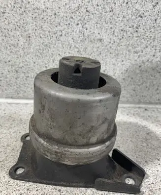 Volkswagen Transporter - Caravelle T5 Engine mount bracket 21052118
