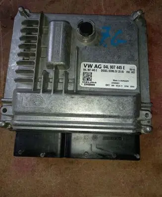 Volkswagen Golf VII Engine control unit/module 04L907445E