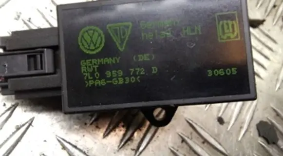 Volkswagen Touareg I Seat heating relay 7L0959772