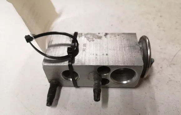 Ford Mondeo MK IV Air conditioning (A/C) expansion valve 6G9119849AC 330000 R134A