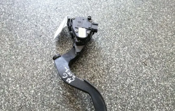 Audi A6 S6 C5 4B Accelerator throttle pedal 8D1723523E