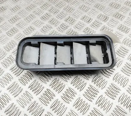 Volvo C40 Quarter panel pressure vent 31449325