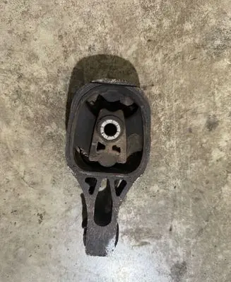 Engine mount bracket