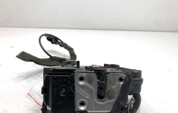 Renault Clio IV Rear door lock 825002104R