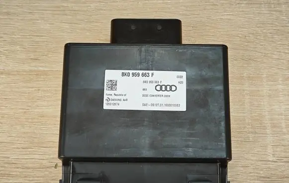 Audi A6 C7 Voltage converter/converter module 8K0959663F