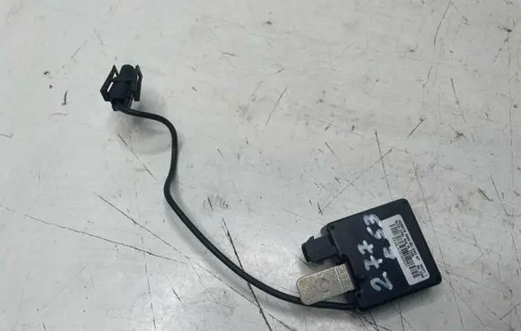 BMW X5 E53 Aerial antenna amplifier 8380945 APR981