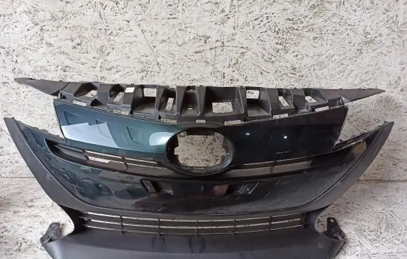 Toyota Prius Prime Front bumper upper radiator grill