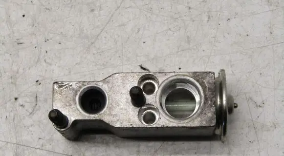 Opel Crossland X Air conditioning (A/C) expansion valve 52409590