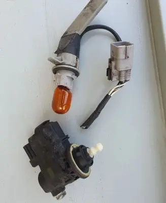 Headlight level adjustment motor