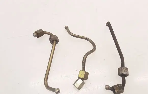 Fuel injector supply line/pipe
