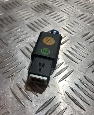 Peugeot 308 USB socket connector 98483947VV