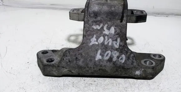 Peugeot 407 Engine mount bracket