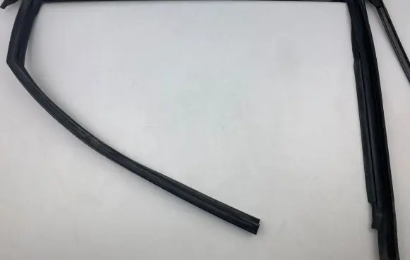 Audi Q7 4M Rubber seal rear door window/glass 4M0839432A