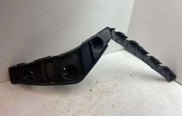 Maserati Levante Bumper support mounting bracket corner 670102577
