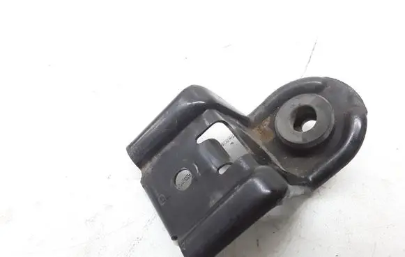 Radiator mount bracket