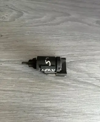 Volkswagen Golf V Brake pedal sensor switch 3B0945511A