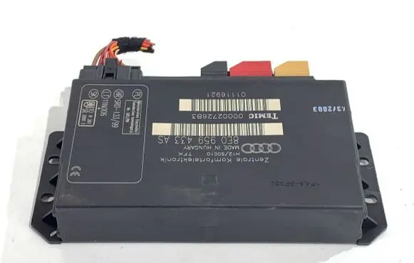 Audi A4 S4 B6 8E 8H Central body control module 8E0959433AS