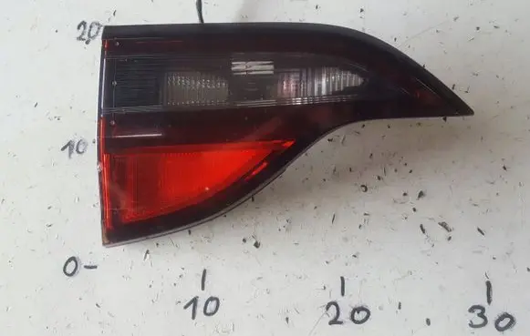 Tailgate rear/tail lights
