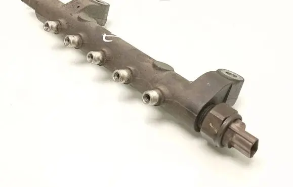 Nissan Navara D40 Fuel main line pipe 01H00805 01H01178