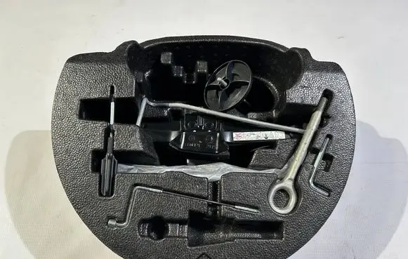 Maserati Quattroporte Tool box 670031773