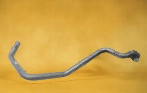 Volkswagen Touareg I Engine coolant pipe/hose