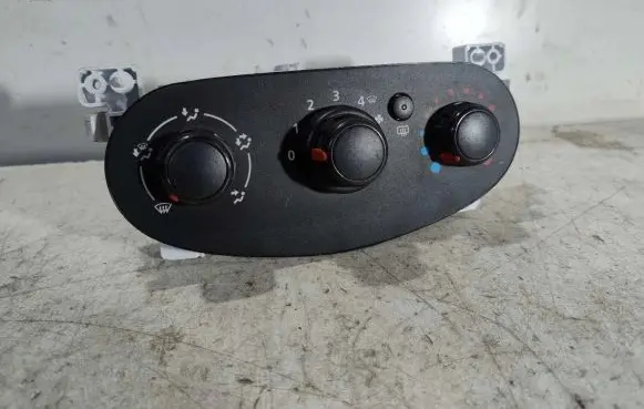 Dacia Sandero Climate control unit