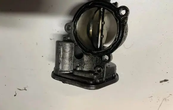 BMW X5 E70 Throttle valve 80438401