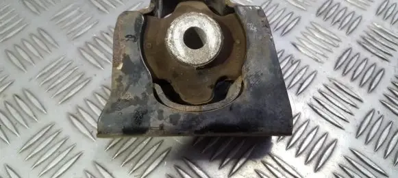 Toyota Auris 150 Engine mount bracket
